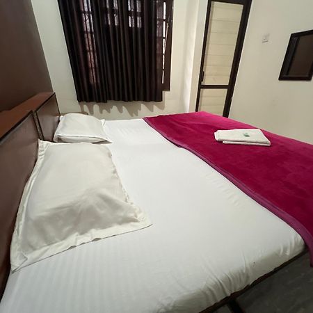 Raja Guest House -- Jalandhar Railway Station -- For Family, Couples, Travellers Exteriér fotografie