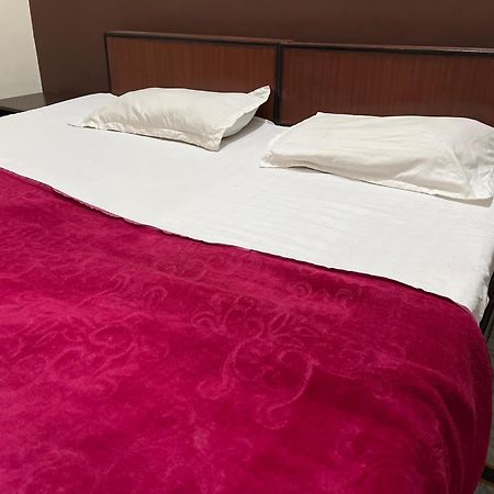 Raja Guest House -- Jalandhar Railway Station -- For Family, Couples, Travellers Exteriér fotografie