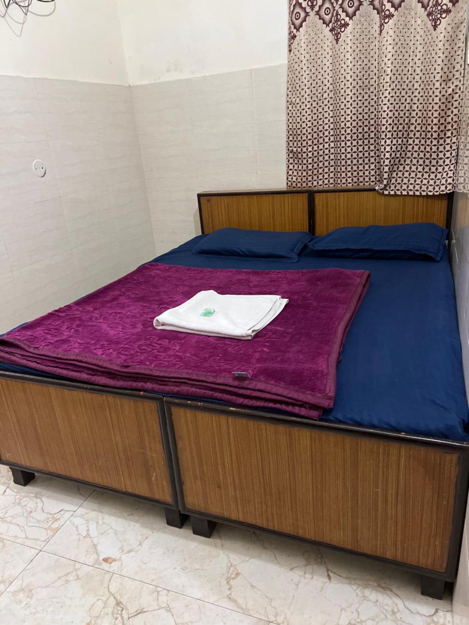 Raja Guest House -- Jalandhar Railway Station -- For Family, Couples, Travellers Exteriér fotografie