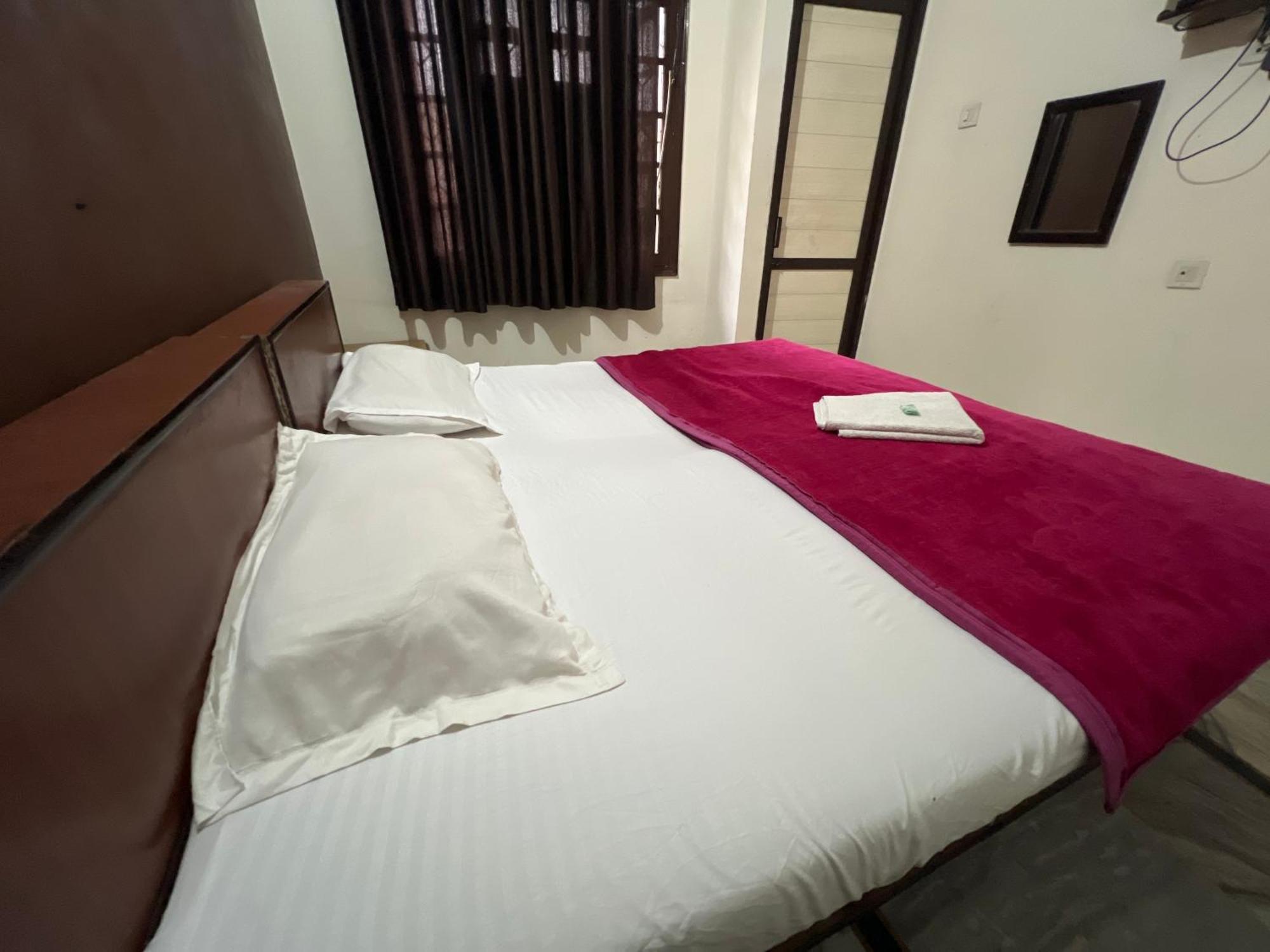 Raja Guest House -- Jalandhar Railway Station -- For Family, Couples, Travellers Exteriér fotografie