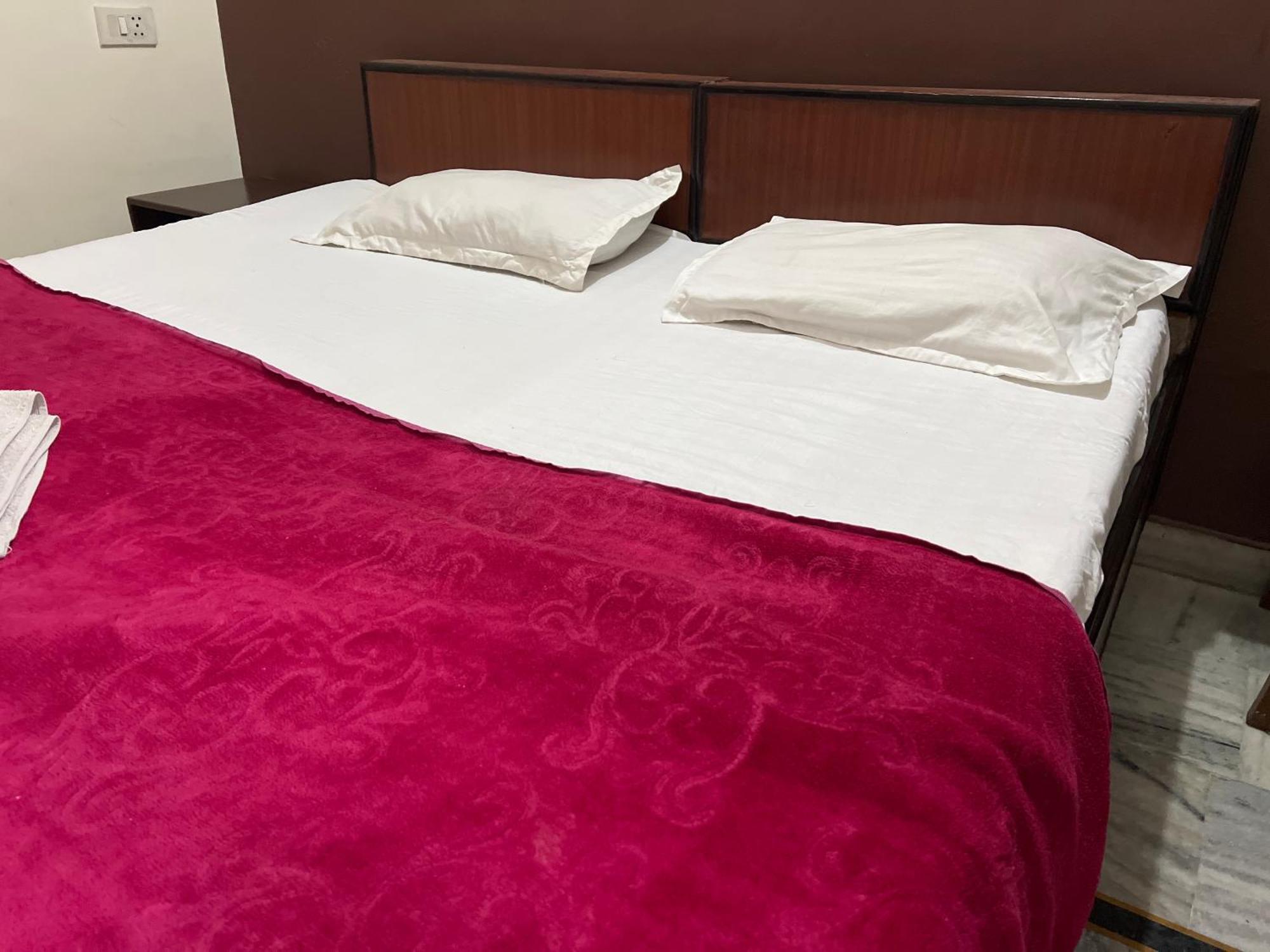 Raja Guest House -- Jalandhar Railway Station -- For Family, Couples, Travellers Exteriér fotografie