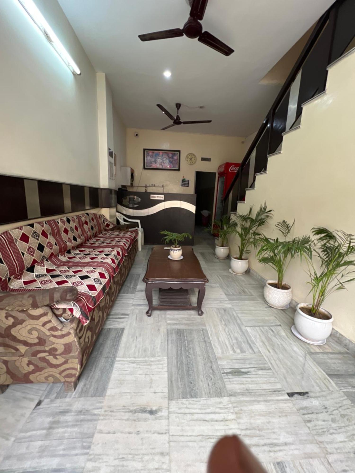 Raja Guest House -- Jalandhar Railway Station -- For Family, Couples, Travellers Exteriér fotografie
