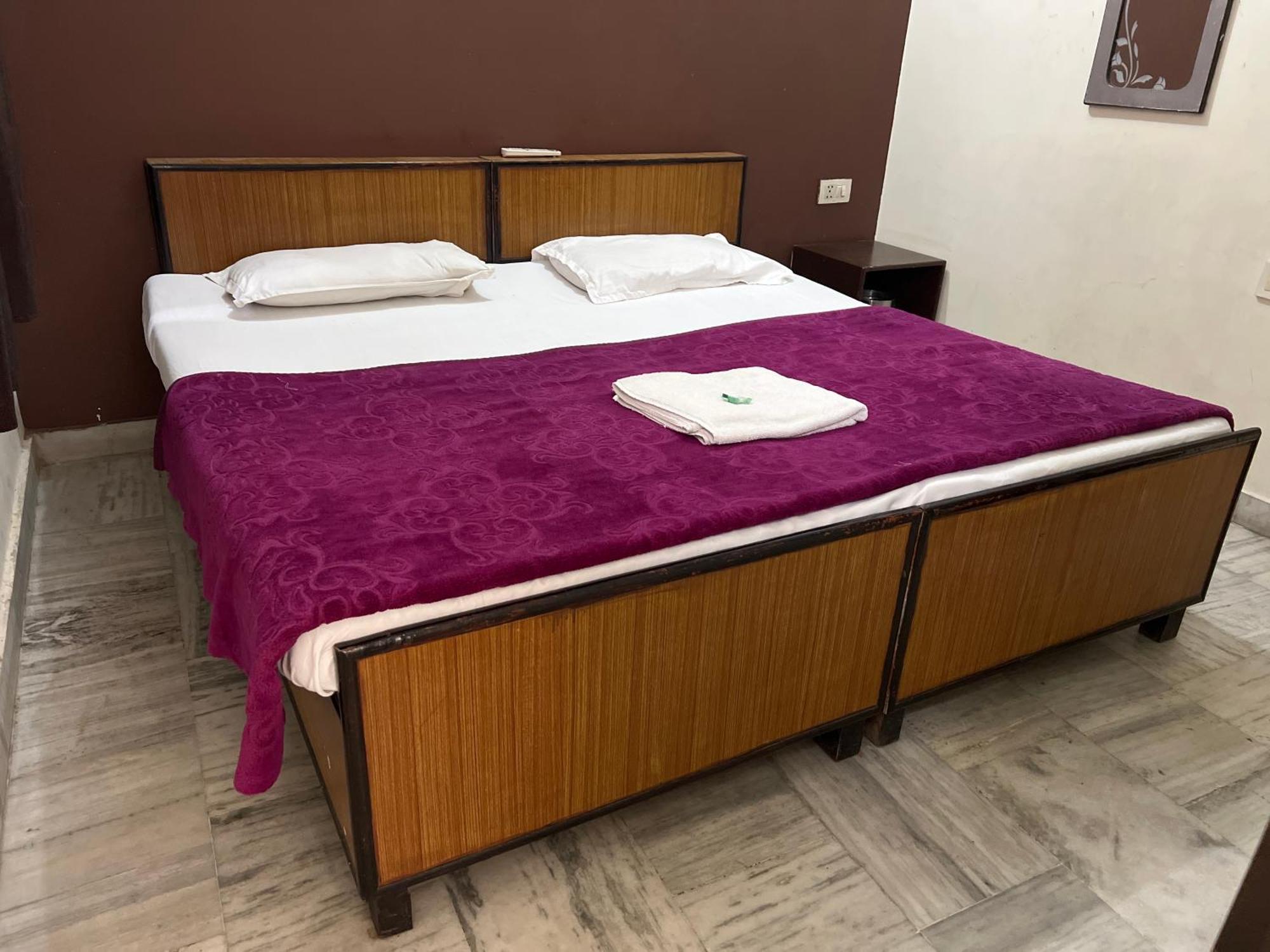Raja Guest House -- Jalandhar Railway Station -- For Family, Couples, Travellers Exteriér fotografie
