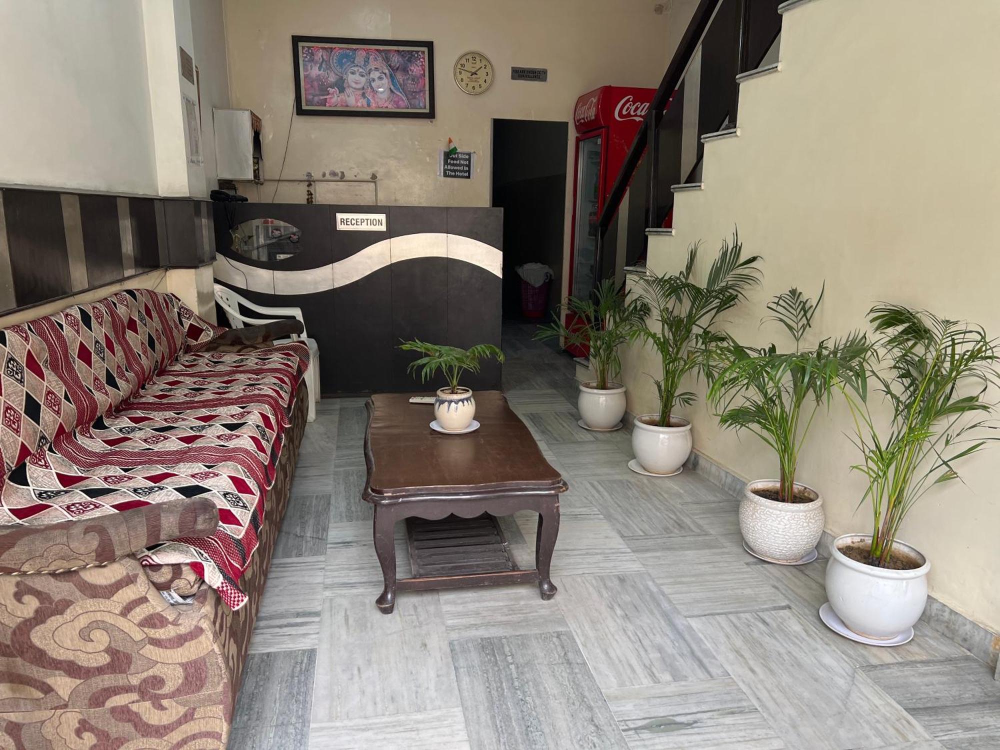 Raja Guest House -- Jalandhar Railway Station -- For Family, Couples, Travellers Exteriér fotografie