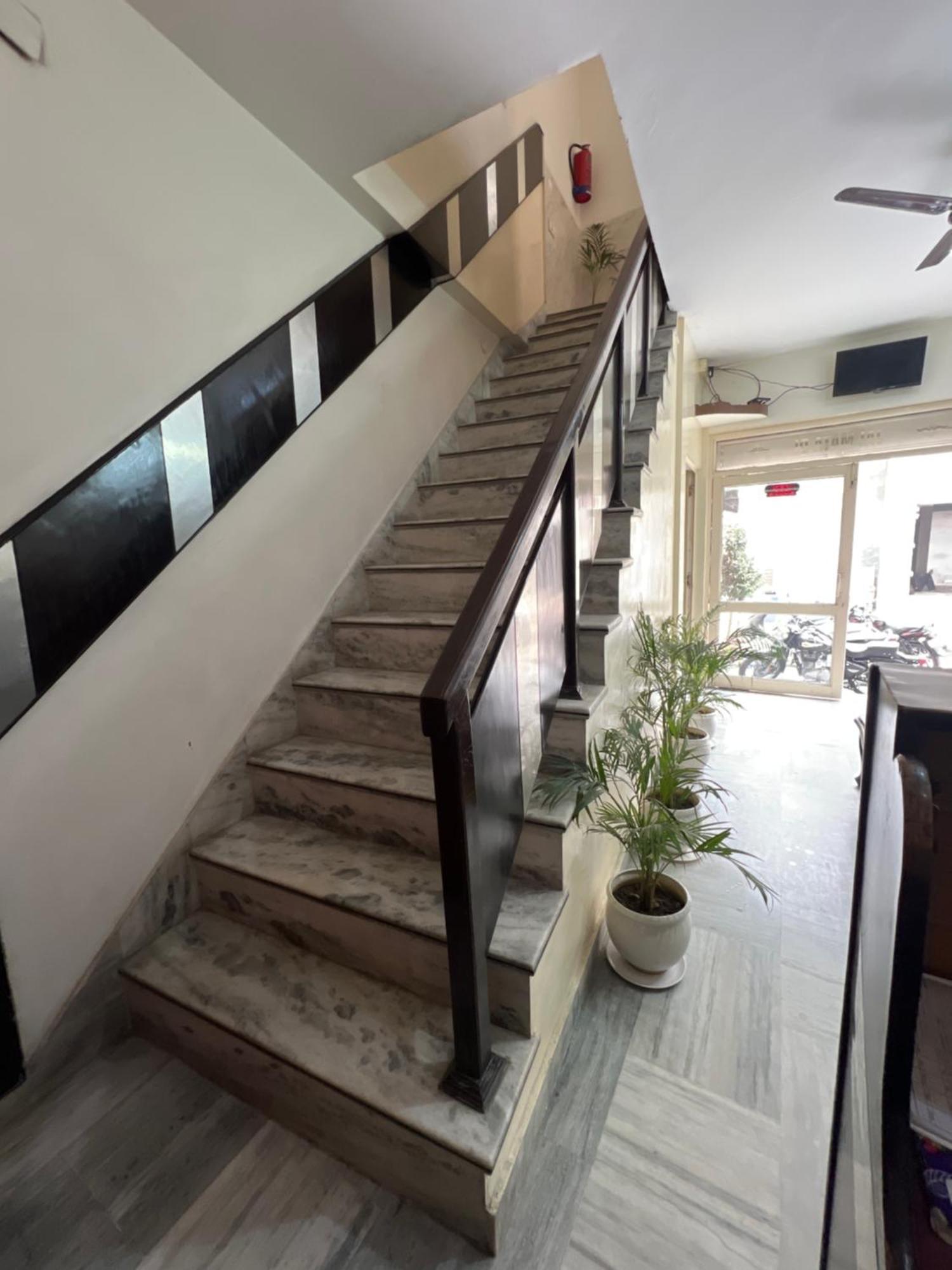 Raja Guest House -- Jalandhar Railway Station -- For Family, Couples, Travellers Exteriér fotografie