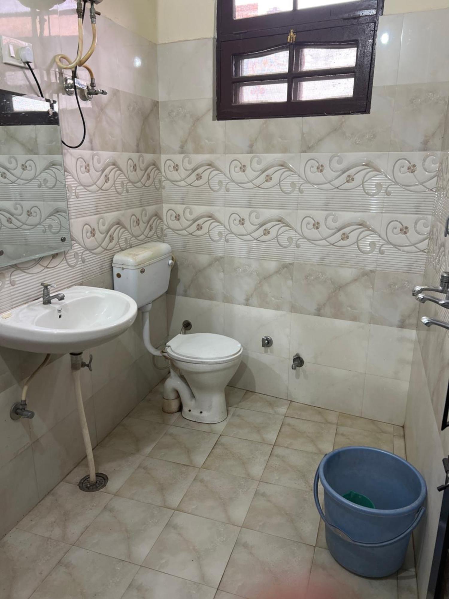Raja Guest House -- Jalandhar Railway Station -- For Family, Couples, Travellers Exteriér fotografie