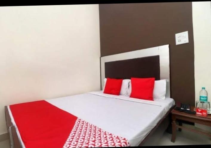 Raja Guest House -- Jalandhar Railway Station -- For Family, Couples, Travellers Exteriér fotografie