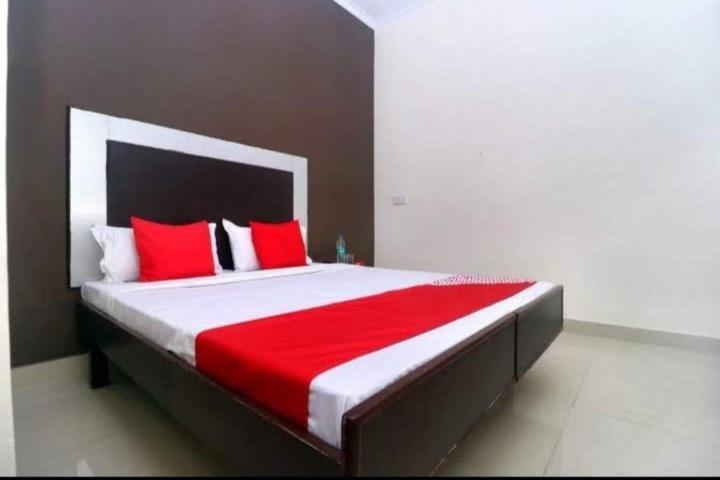 Raja Guest House -- Jalandhar Railway Station -- For Family, Couples, Travellers Exteriér fotografie